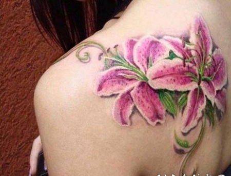 背部3D壮观的逼真彩色百合花纹身图案