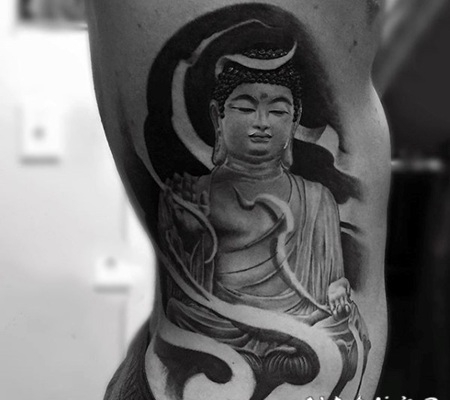 侧肋3D黑灰如来佛祖雕像纹身图案