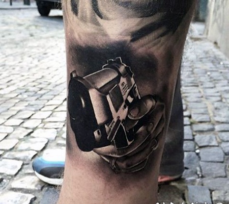 小腿奇妙的黑色3D现代手枪纹身图案