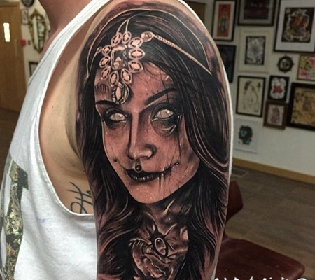 手臂3D黑白恶魔女人肖像和珠宝纹身图案