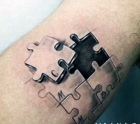 手臂3D风格的彩色拼图与字母纹身图案