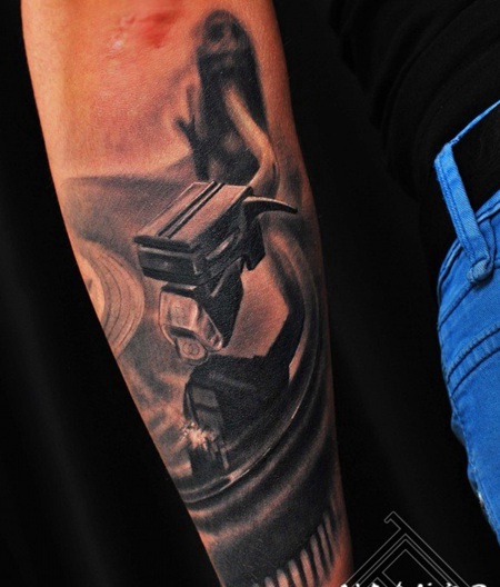 3D逼真的复古唱片机纹身图案