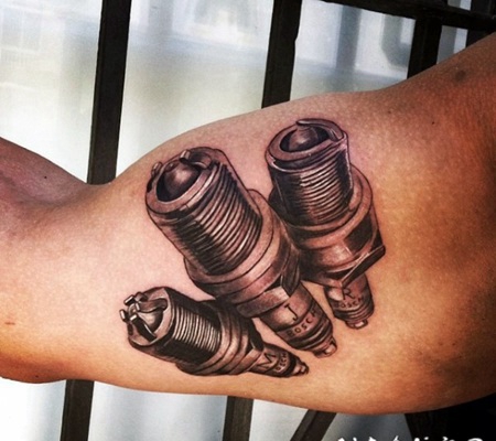 手臂非常逼真的3D各种火花塞纹身图案