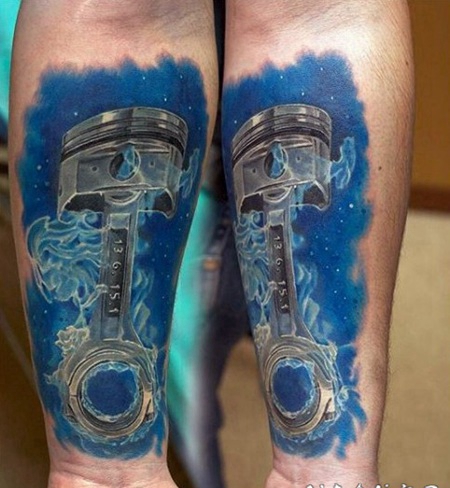 手臂彩色的3D汽车活塞和水纹身图案