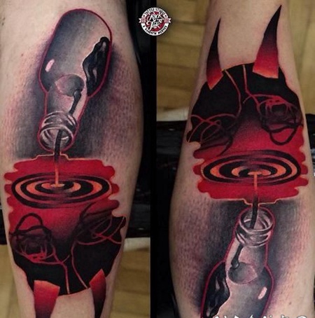 小腿神秘的3D彩色瓶与恶魔剪影纹身图案
