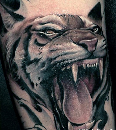 手臂惊人的3D彩色老虎头纹身图案