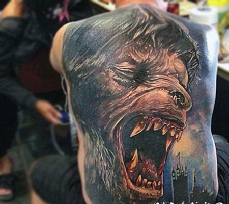 满背令人难以置信的3D彩色狼人纹身图案