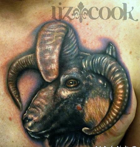 胸部3D彩色的恶魔山羊头纹身图案