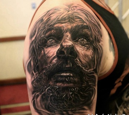 手臂壮观的3D大胡子人像纹身图案