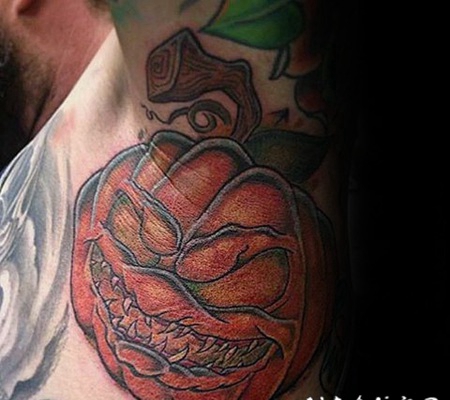 颈部很酷的3D风格南瓜纹身图案