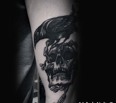 手臂3D风格骷髅与乌鸦黑色纹身图案