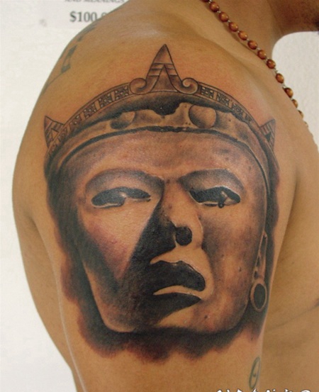 大臂3D彩色的玛雅雕像写实纹身图案