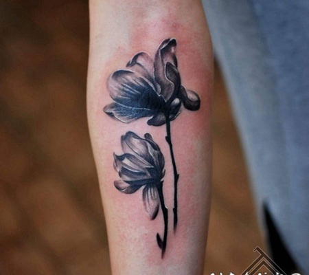 手臂3D风格黑色美丽的花朵纹身图案