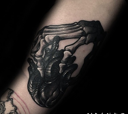 手臂3D风格的人体骨骼手纹身图案