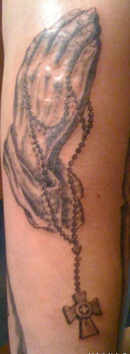 手臂3D祈祷手黑灰纹身图案