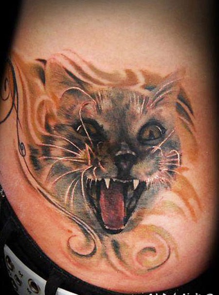 3D风格彩色邪恶的猫腰部纹身图案