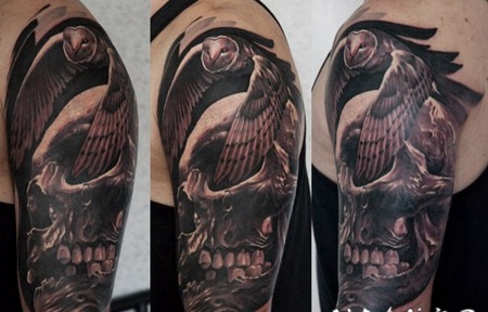 大臂3D风格的骷髅和飞行猫头鹰纹身图案