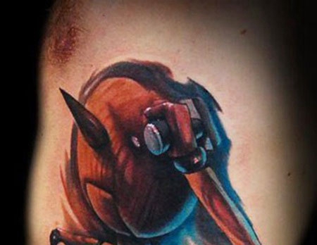 侧肋3D风格的彩色木制娃娃纹身图案