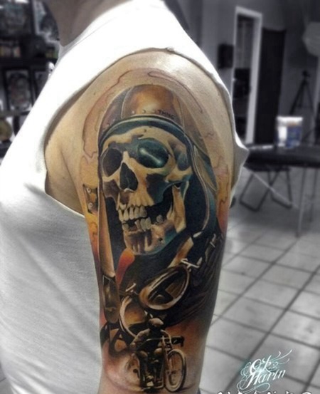 大臂3D风格骷髅头盔和自行车骑手纹身图案
