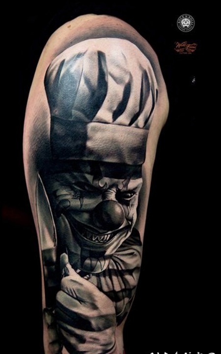 手臂3D疯狂的邪恶小丑和刀纹身图案