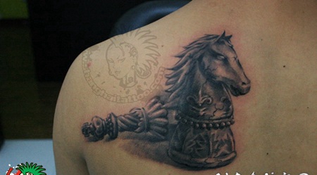 3D风格美丽的各种棋子背部纹身图案