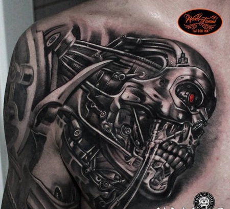 胸部3D风格的彩色终结者机器人纹身图案