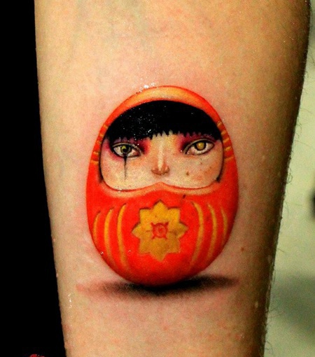 手臂3D风格可爱的小不倒翁纹身图案