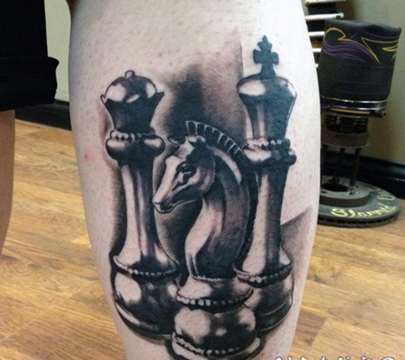 小腿3D风格彩色的各种棋子纹身图案