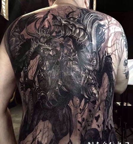 金戈铁马，满背欧美风格霸气骑士纹身图案