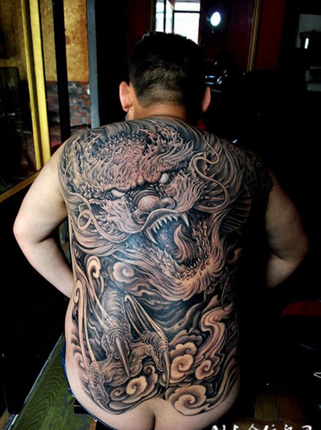 凶兽降临，满背霸气麒麟纹身图案
