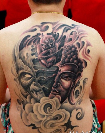 一念之间的转换，满背佛祖刺青