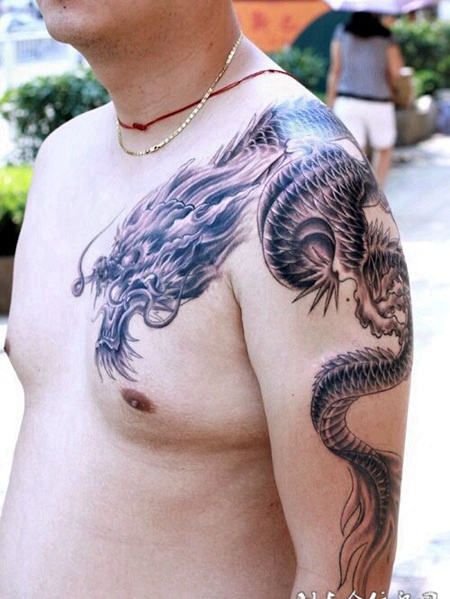 江湖气息，披肩龙纹身