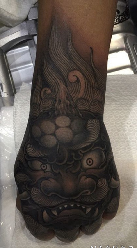 镇煞避邪，手背唐狮霸气纹身图案