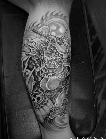 晴天霹雳，小腿霸气雷神纹身图案