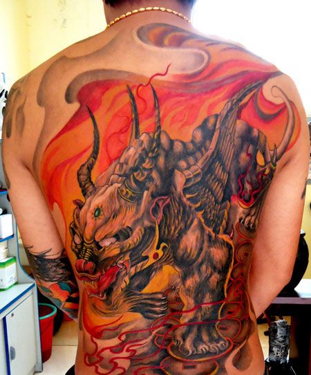 满背彩色招财貔貅纹身图案