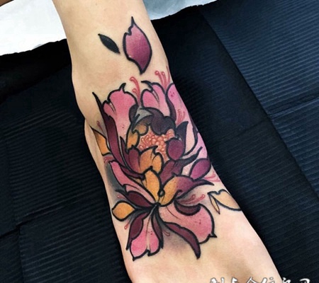 陌路花开，腿部花纹刺青