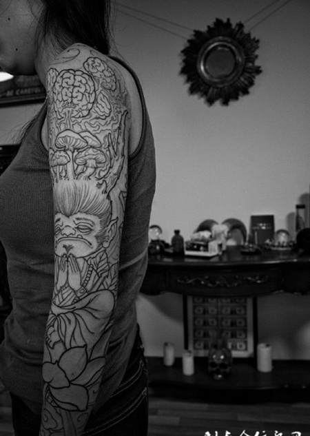 自由行走的孙猴，手臂猴子刺青