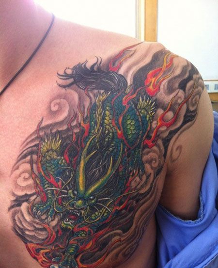 胸前帅气的貔貅纹身图案