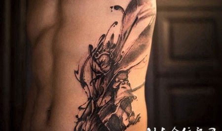 大圣归来，腰部斗战胜佛水墨风格意境纹身