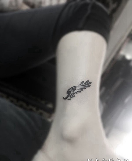 飞翔之梦，脚踝个性翅膀图腾纹身