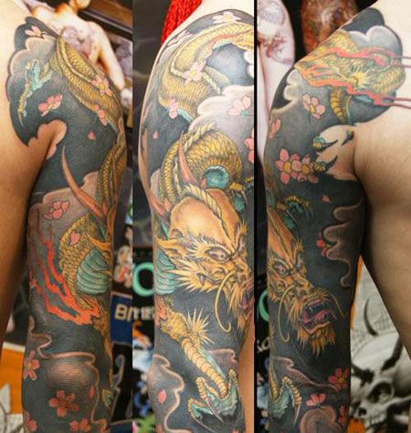 花臂黄金龙纹身图案