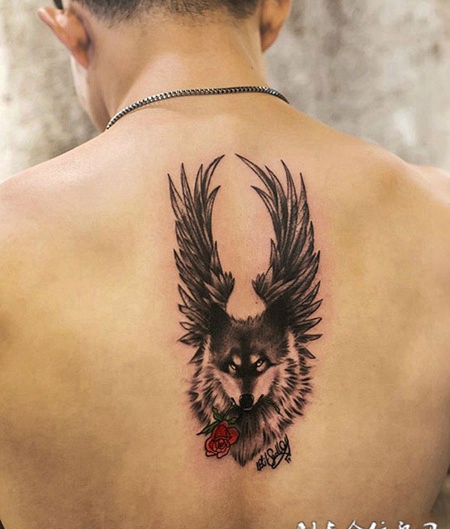 苍狼之心，后背狼与翅膀个性纹身