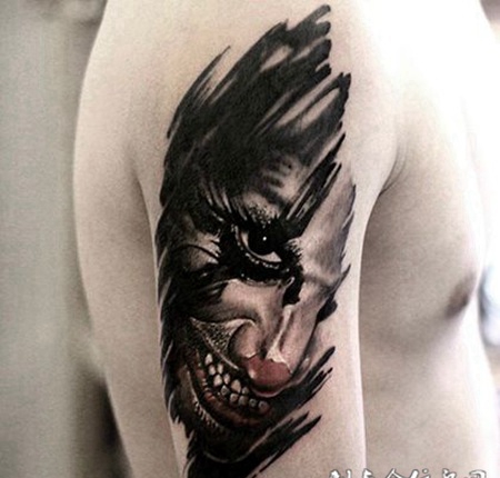 手臂个性十足的小丑纹身