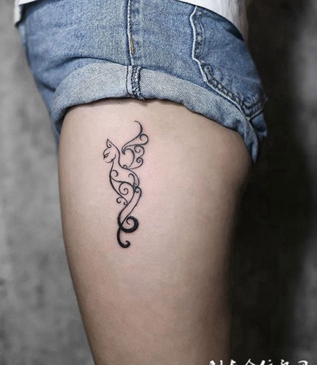 顽皮小天使，女生腿部猫咪图腾纹身