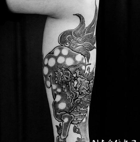 麒麟本非池中物，小腿麒麟个性纹身图案