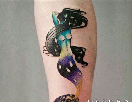 腿部抽象灵动的美人鱼刺青