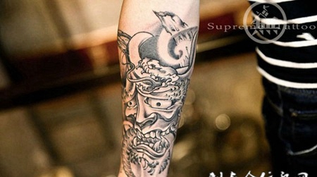 凶相毕露，手臂般若嗜蛇创意纹身