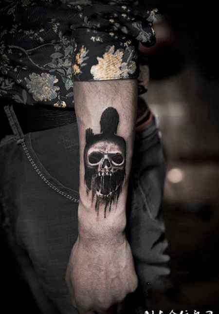 身体只是灵魂借住的客栈，手臂骷髅和佛祖刺青