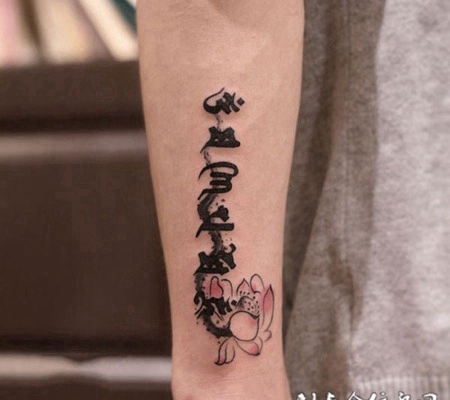 梵音莲花，手臂莲花与梵文个性纹身