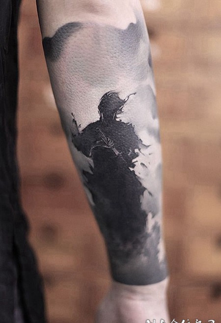 浪客之孤独，手臂水墨剑客创意纹身